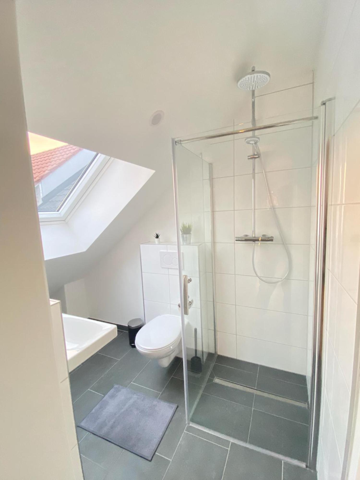 Charmantes Studio-Apartment Im Herzen Von Neureut - Fussbodenheizung, Regendusche, Waschmaschine, Stellplatz Karlsruhe Exterior photo